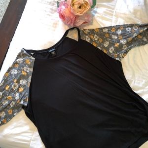 Black and great baseball style tee.
